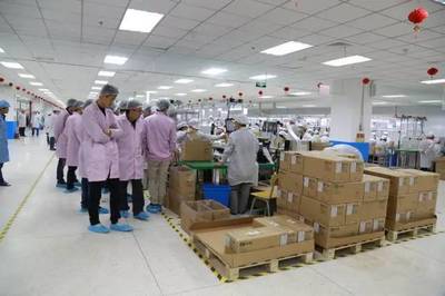 揭秘富士康 机器人生产手机的精密流程与电子产品销售的紧密联动